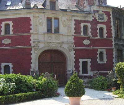 Chateau - XVe - Vue du porche d'entrée