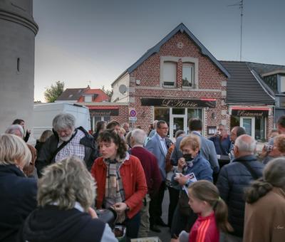 Près de votre oreille